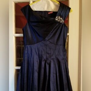 Jessica Howard dress
Jessica Howard
Size: 12
